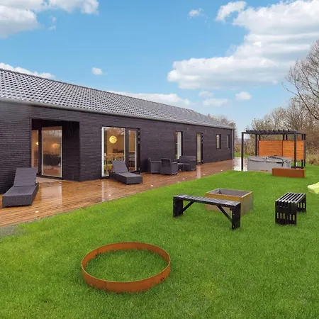 5 Bedroom In