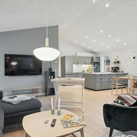 5 Bedroom In Holiday home *
