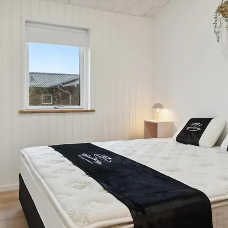 5 Bedroom In Holiday home *