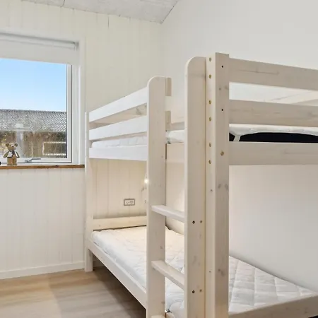 5 Bedroom In Holiday home