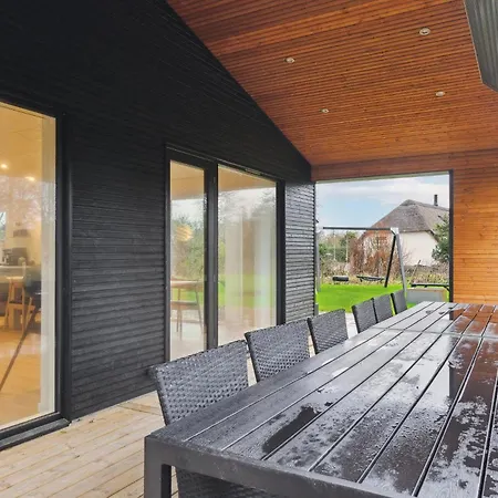 5 Bedroom In *