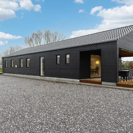 5 Bedroom In Holiday home